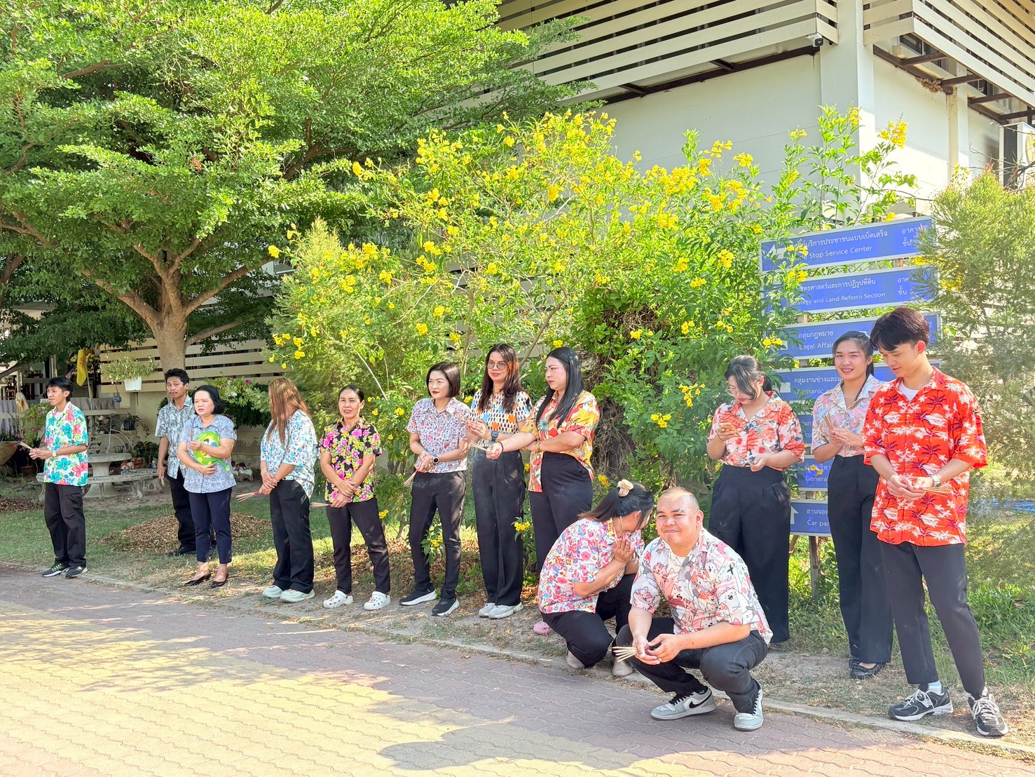 title - ส.ป.ก. ยโสธร จัดพิธีเจริญพระพุทธมนต์ทำบุญถวายภัตตาหารเพลแด่พระสงฆ์ พิธีสักการะศาลเจ้าที่และสิ่งศักดิ์สิทธิ์ประจำสำนักงาน เนื่องในเทศกาลวันขึ้นปีใหม่ไทย
